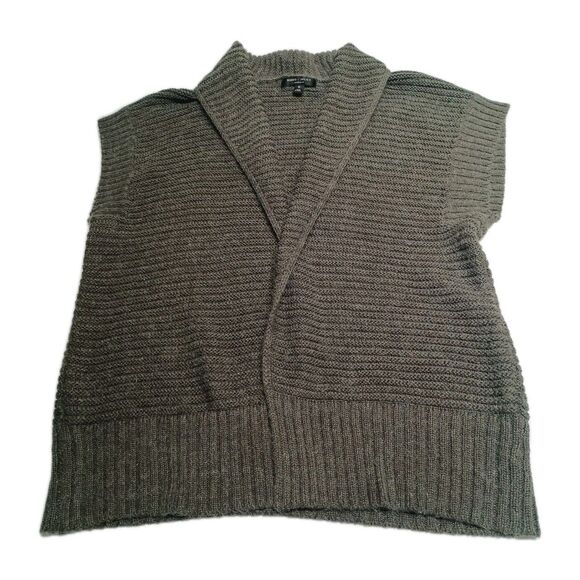 Romeo and Juliet couture Women's Olive Green Super Soft Knit Vest Size Medium - Picture 1 of 9